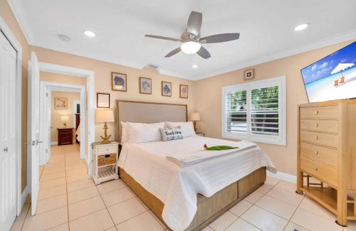 South New River Isles Casa | Centrally located Heated Pool Riverside View Access Citrus Key H0MES