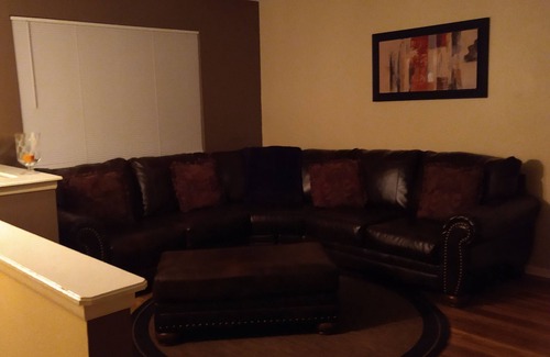 Independence Casa | Centrally located Townhouse close to Cable Dahmer Arena and Independence mall..