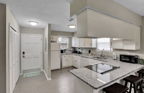 Arlington Casa | Centrally located, Cozy Family Friendly Home.