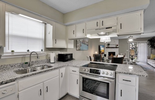 Arlington Casa | Centrally located, Cozy Family Friendly Home.