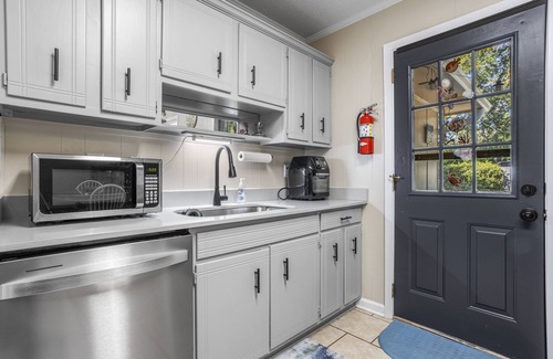 Ocean Springs Casa | Centrally Located Cute Pet friendly 3b/2b in Golf Cart district of Ocean Springs