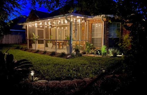 Gulf Hills Casa | Situado en el centro- 2 millas. del centro de la ciudad OS con porche, cocina completa