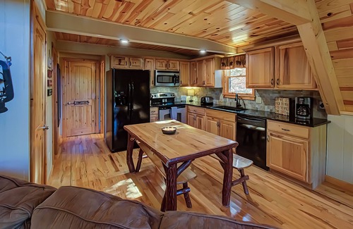 Gatlinburg - Pigeon Forge Chalet De Esquí | Centrally Located Charming Chalet in picturesque Pigeon Forge