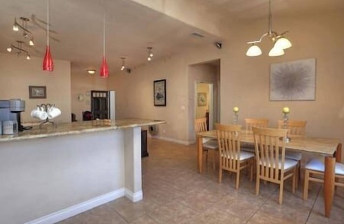 Oak Park Apartamento | Location-Central Retreat with A/C