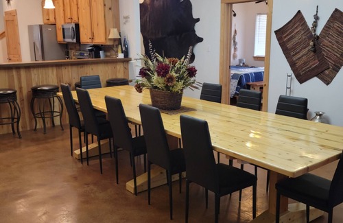 Canyon Lake Casa | Centrally Located Vacation Rental with 7 B/R and 7 private bathrooms and Pool