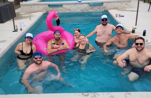Canyon Lake Casa | Centrally Located Vacation Rental with 7 B/R and 7 private bathrooms and Pool