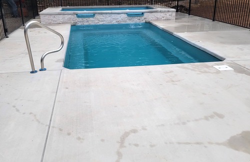 Canyon Lake Casa | Centrally Located Vacation Rental with 7 B/R and 7 private bathrooms and Pool