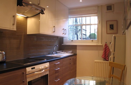 Kennington Apartamento | Centrally located, well equipped, stylish self contained flat.