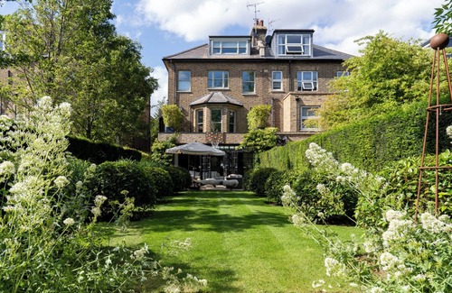 Ealing Casa | Centrally located West London luxury town house with landscaped gardens
