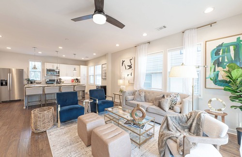 Mechanicsville Casa | Centrally Nested Modern Gem with Rooftop