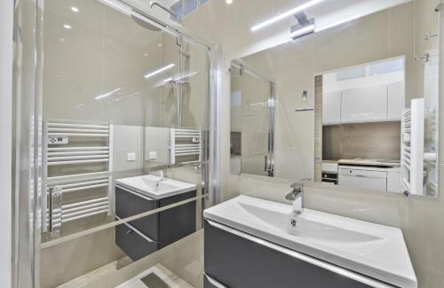 Cannes City Centre Apartamento | Centre de Cannes 2 Bedrooms, 131 Rue d'Antibes à 5 minutes du palais