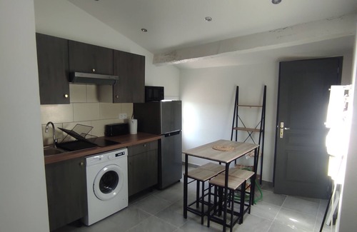 Carces Apartamento | Centre Village Provence Verte, Appartement 2 Pièces, Lumineux et Cosy