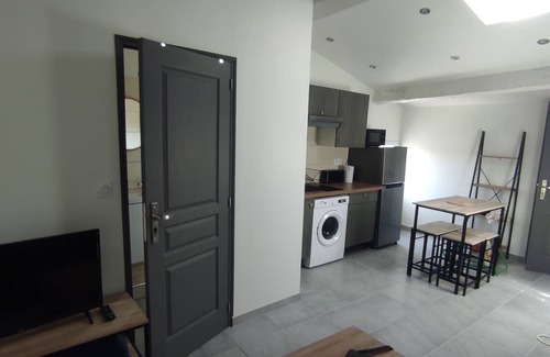 Carces Apartamento | Centre Village Provence Verte, Appartement 2 Pièces, Lumineux et Cosy