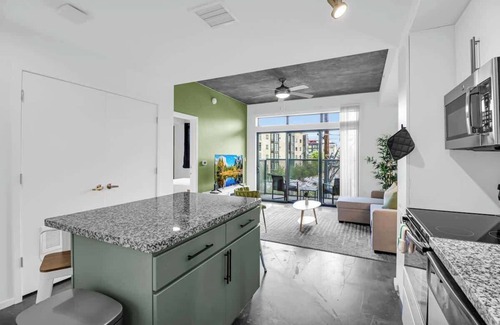 Evans Churchill Apartamento | Centric 1BR In HEART of DTPHX Free Parking + Pool