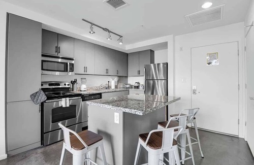Evans Churchill Apartamento | Centric 1BR In HEART of DTPHX Free Garage Parking