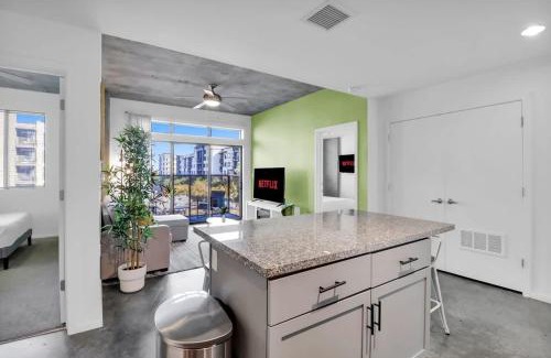 Evans Churchill Apartamento | Centric 2BR In HEART of DTPHX Free Garage Parking