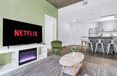 Evans Churchill Apartamento | Centric 2BR In HEART of DTPHX Free Garage Parking