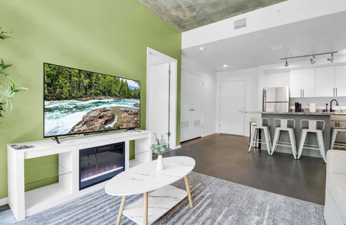 Evans Churchill Apartamento | Centric 2BR In HEART of DTPHX Free Garage Parking