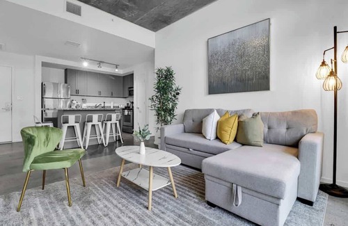 Evans Churchill Apartamento | Centric 2BR In HEART of DTPHX Free Garage Parking