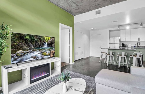Evans Churchill Apartamento | Centric 2BR In HEART of DTPHX Free Garage Parking