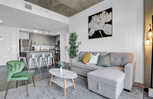 Evans Churchill Apartamento | Centric 2BR In HEART of DTPHX Free Garage Parking