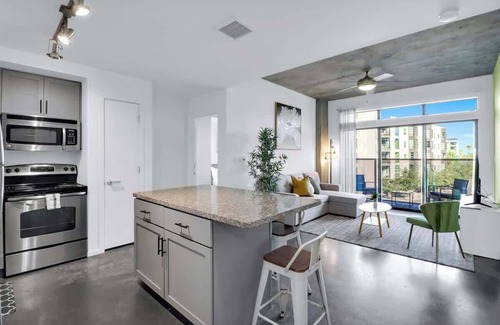 Evans Churchill Apartamento | Centric 2BR In HEART of DTPHX Free Garage Parking