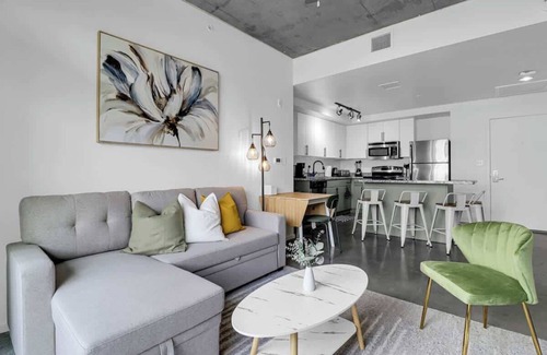 Evans Churchill Apartamento | Centric 3BR In HEART of DTPHX Pool+Free Parking