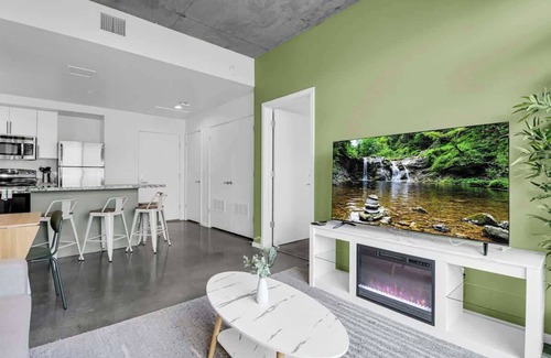 Evans Churchill Apartamento | Centric 3BR In HEART of DTPHX Pool+Free Parking