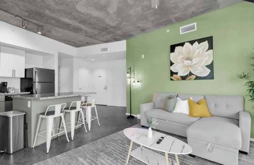 Evans Churchill Apartamento | Centric 3BR In HEART of DTPHX Pool+Free Parking