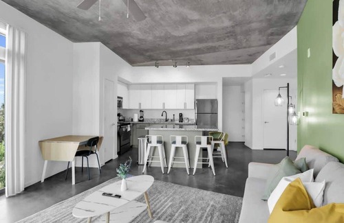 Evans Churchill Apartamento | Centric 3BR In HEART of DTPHX Pool+Free Parking