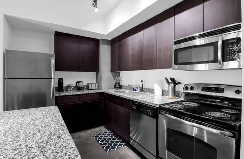 Evans Churchill Apartamento | Centric 4BR In HEART of DTPHX Pool+Free Parking
