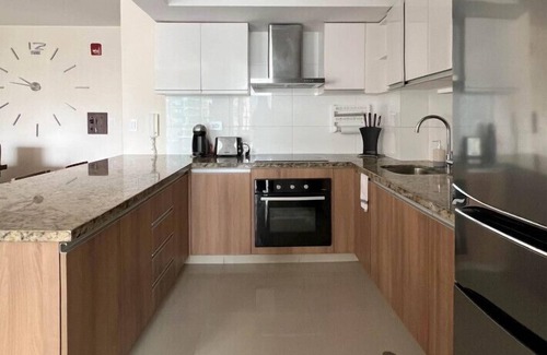 Miraflores Apartamento | Centric and Cozy Apt 3bed 2.5 bath w/parking