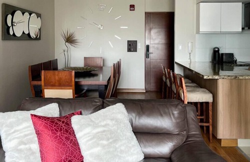 Miraflores Apartamento | Centric and Cozy Apt 3bed 2.5 bath w/parking