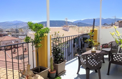 Jaen Apartamento | CÉNTRICO Y TRANQUILO. CON TERRAZA Y PARKING