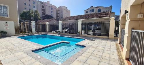 Cape Town Apartamento | Century Hideaway with Mountain views, Security, FREE Parking
