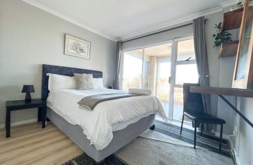 Cape Town Apartamento | Century Hideaway with Mountain views, Security, FREE Parking