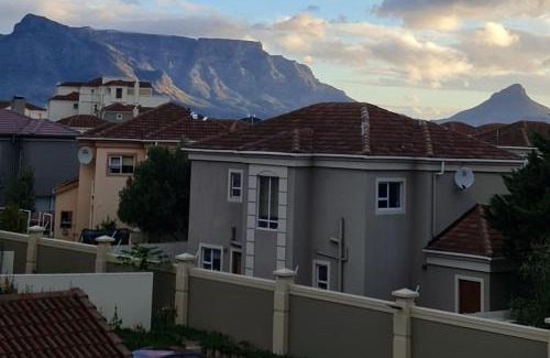 Cape Town Apartamento | Century Hideaway with Mountain views, Security, FREE Parking