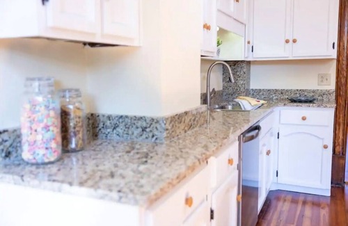 Buena Vista Casa | Century old 4 bedroom close to SVU, sleeps 8.