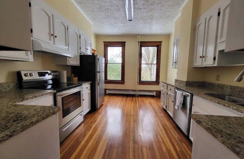 Buena Vista Casa | Century old 4 bedroom close to SVU, sleeps 8.