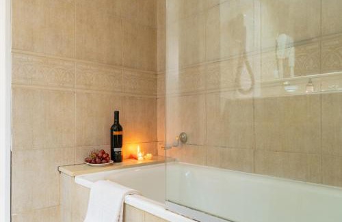 Retiro Apartamento | cerca de la estación retiro con cochera, pileta y sauna