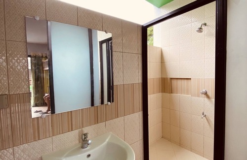 Lobo Complejo | Cerca Parola beach resort