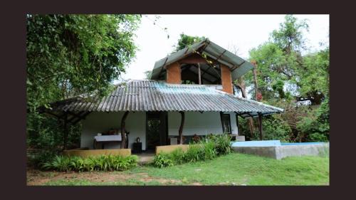 Dambulla Cabina | CES Field Base