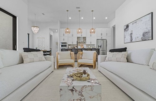 Pelican Apartamento | CF(JEN) - 1923 SW 27th Terrace (3B+D)