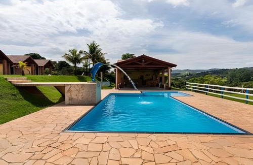 Atibaia Chalet De Esquí | Chácara com 4 Chalés, grande piscina e muito verde