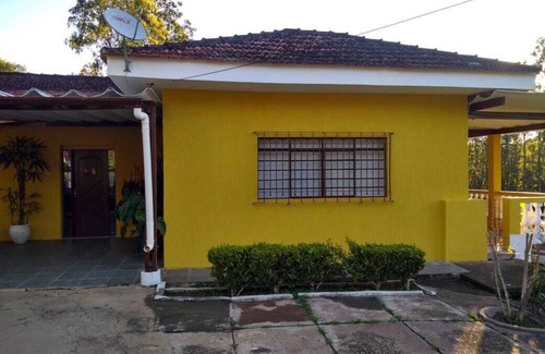 Cotia Casa | Chácara com Ambiente bem Familiar, em Meio á Natureza, Para Momentos Especiais!