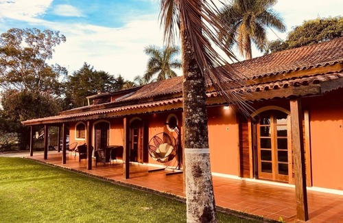 Atibaia Casa | Chácara com Piscina em Atibaia, muito Lazer e Acomodações até 34 pessoas.