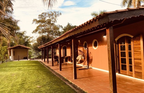 Atibaia Casa | Chácara com Piscina em Atibaia, muito Lazer e Acomodações até 34 pessoas.