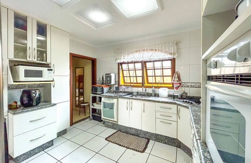 Jardim Colonial Casa | Chácara elegante com piscina e lazer em Atibaia/SP
