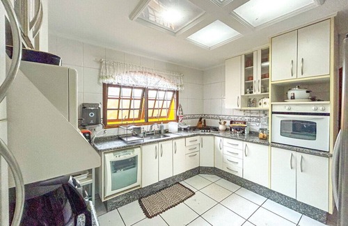 Jardim Colonial Casa | Chácara elegante com piscina e lazer em Atibaia/SP