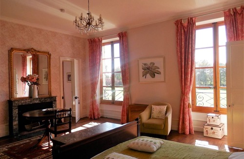 Charly Otro | Château Charly: Vacances de Luxe Dans la Loire